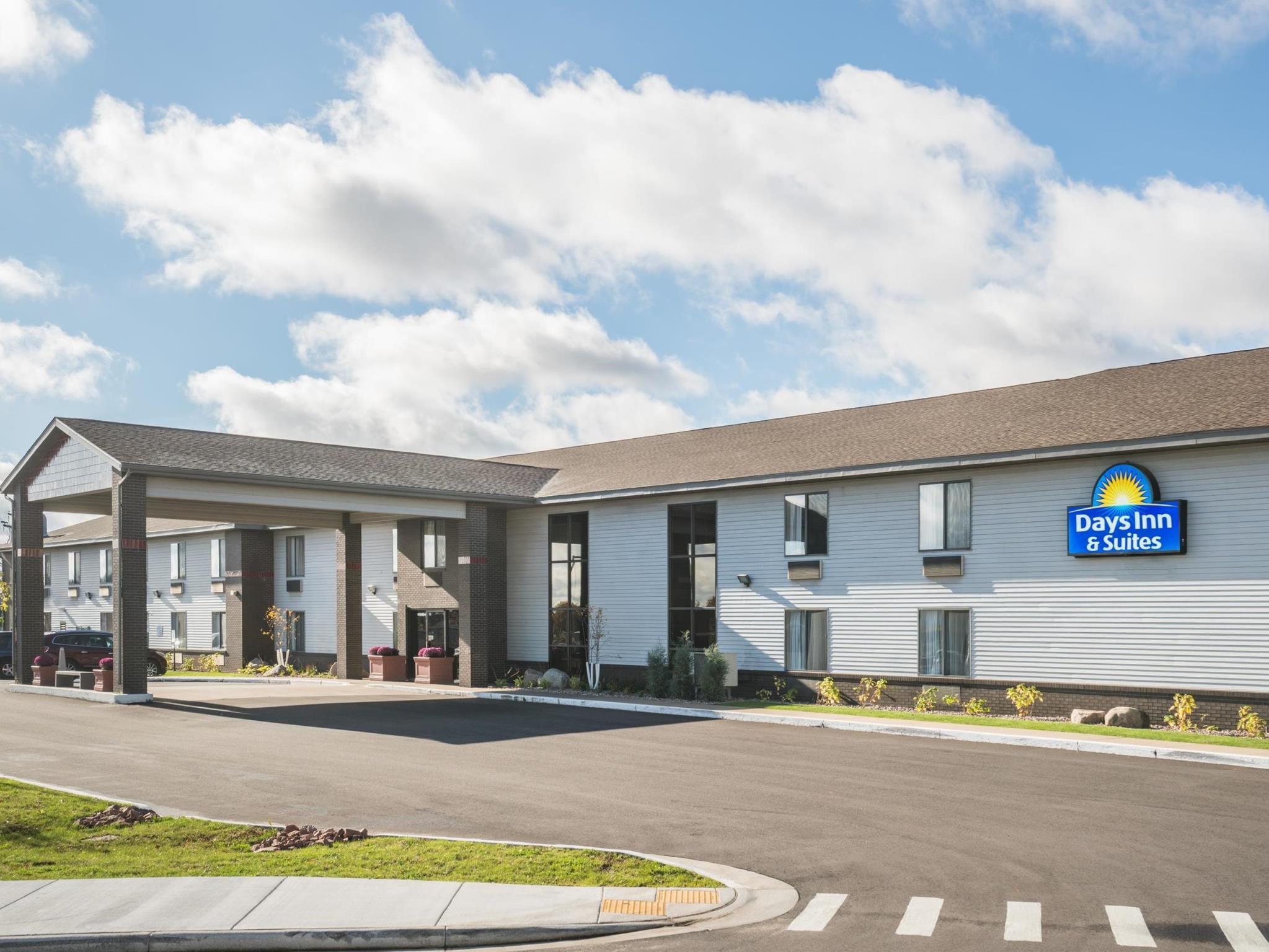 Days Inn & Suites By Wyndham Восау Екстер'єр фото