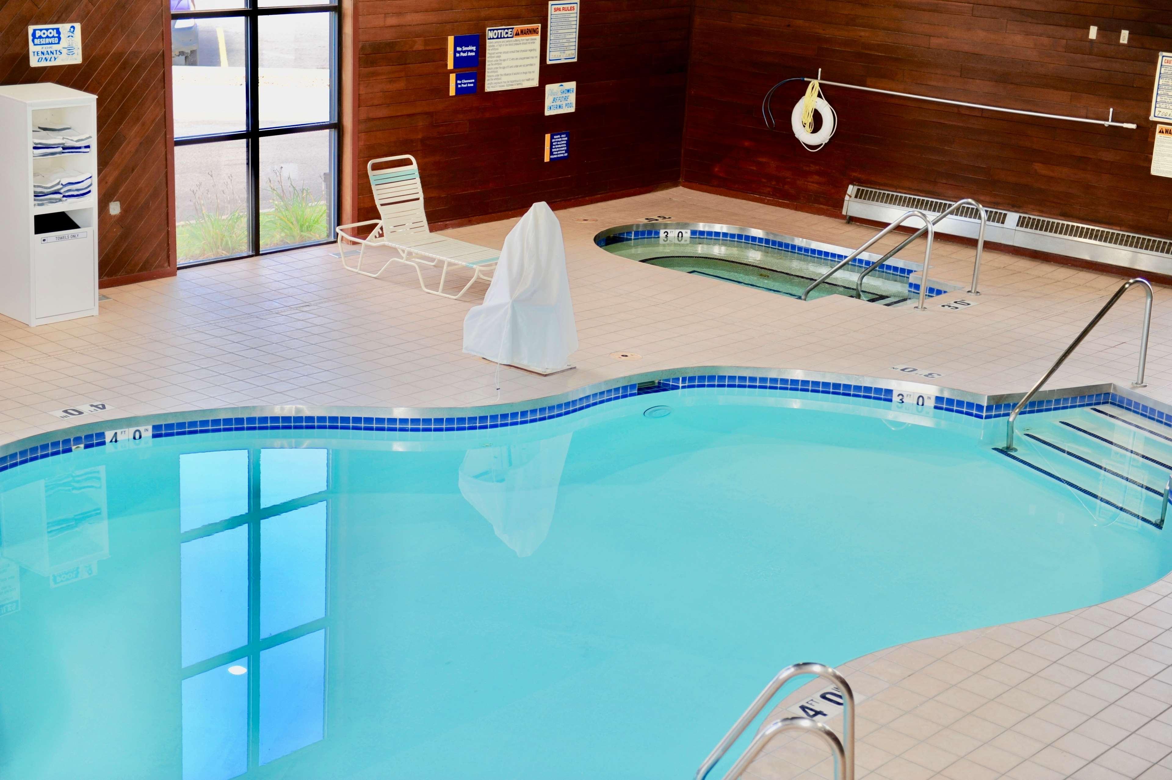 Days Inn & Suites By Wyndham Восау Екстер'єр фото