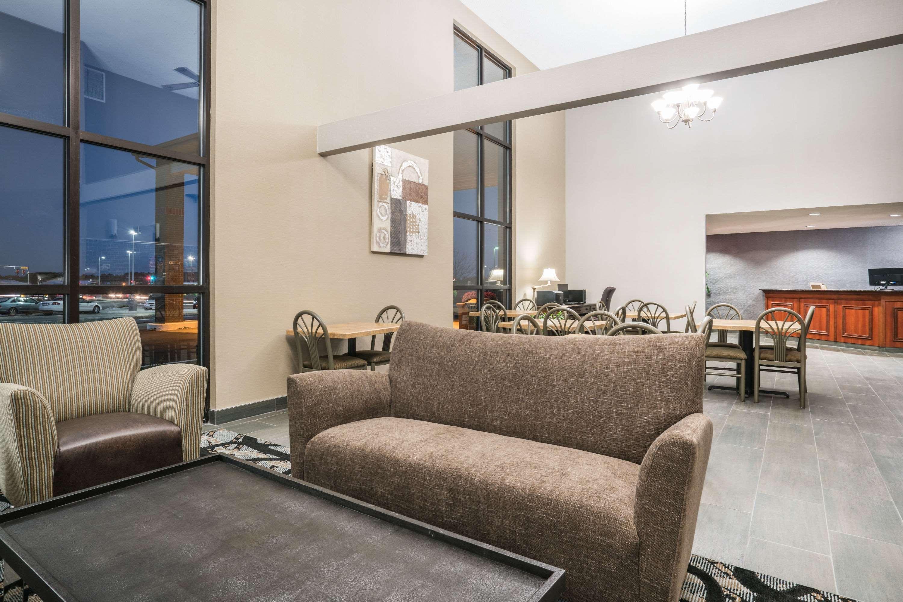 Days Inn & Suites By Wyndham Восау Екстер'єр фото