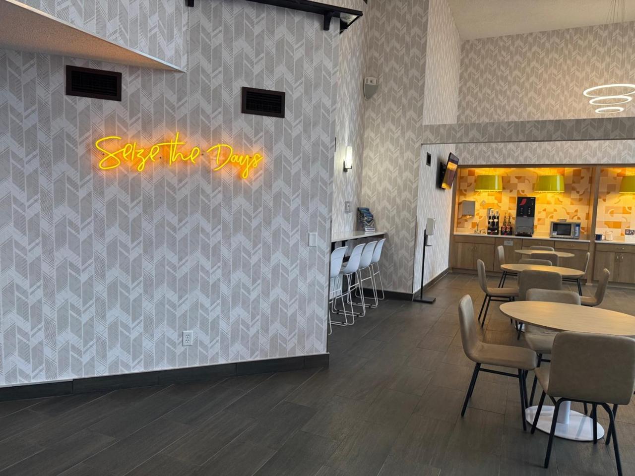Days Inn & Suites By Wyndham Восау Екстер'єр фото