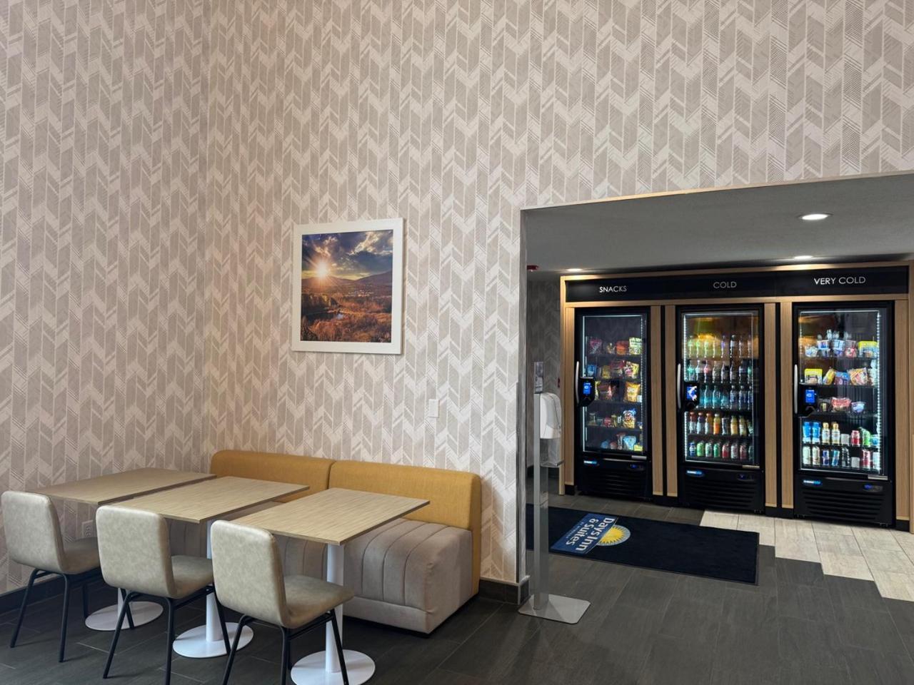 Days Inn & Suites By Wyndham Восау Екстер'єр фото