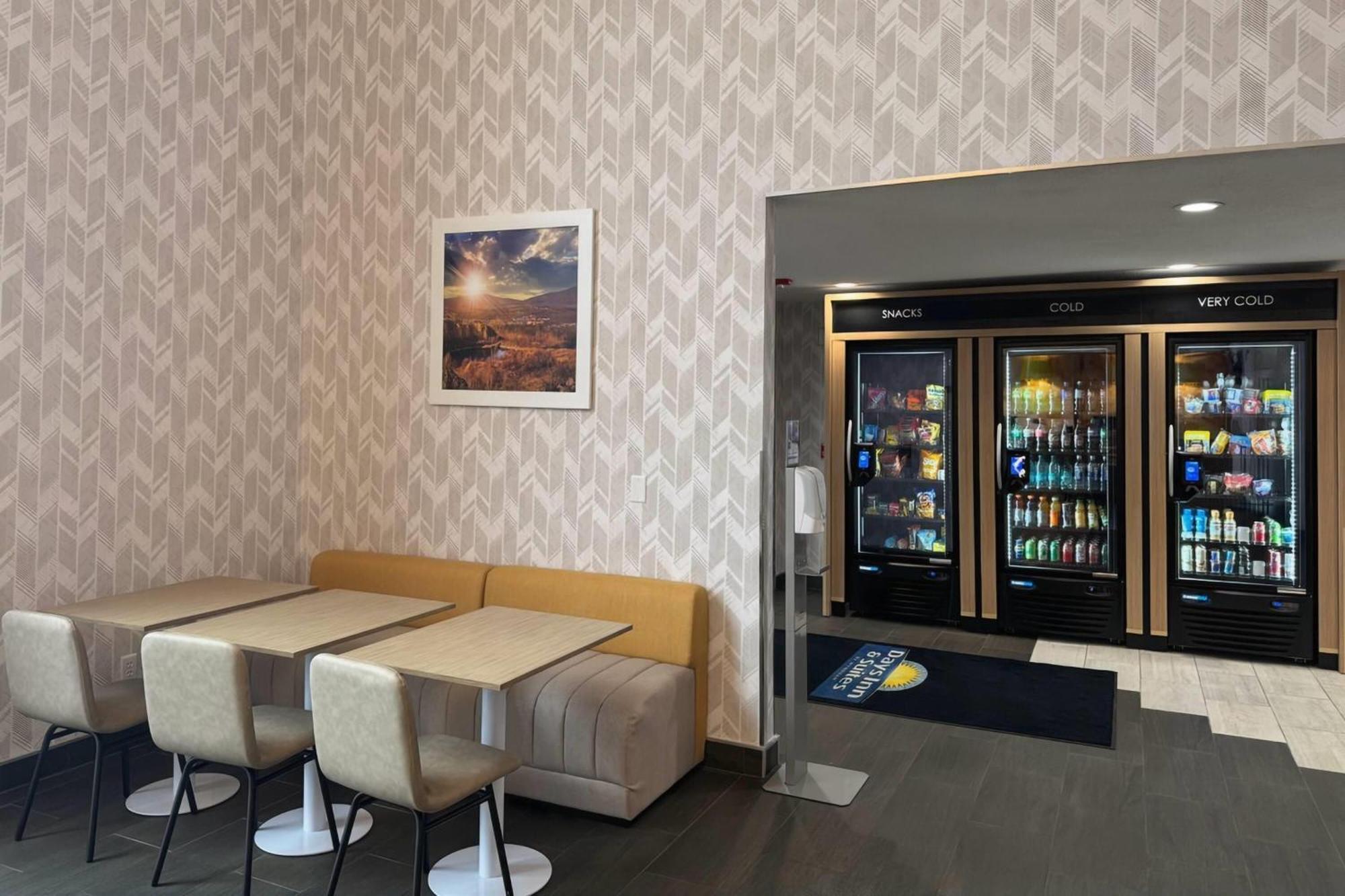 Days Inn & Suites By Wyndham Восау Екстер'єр фото