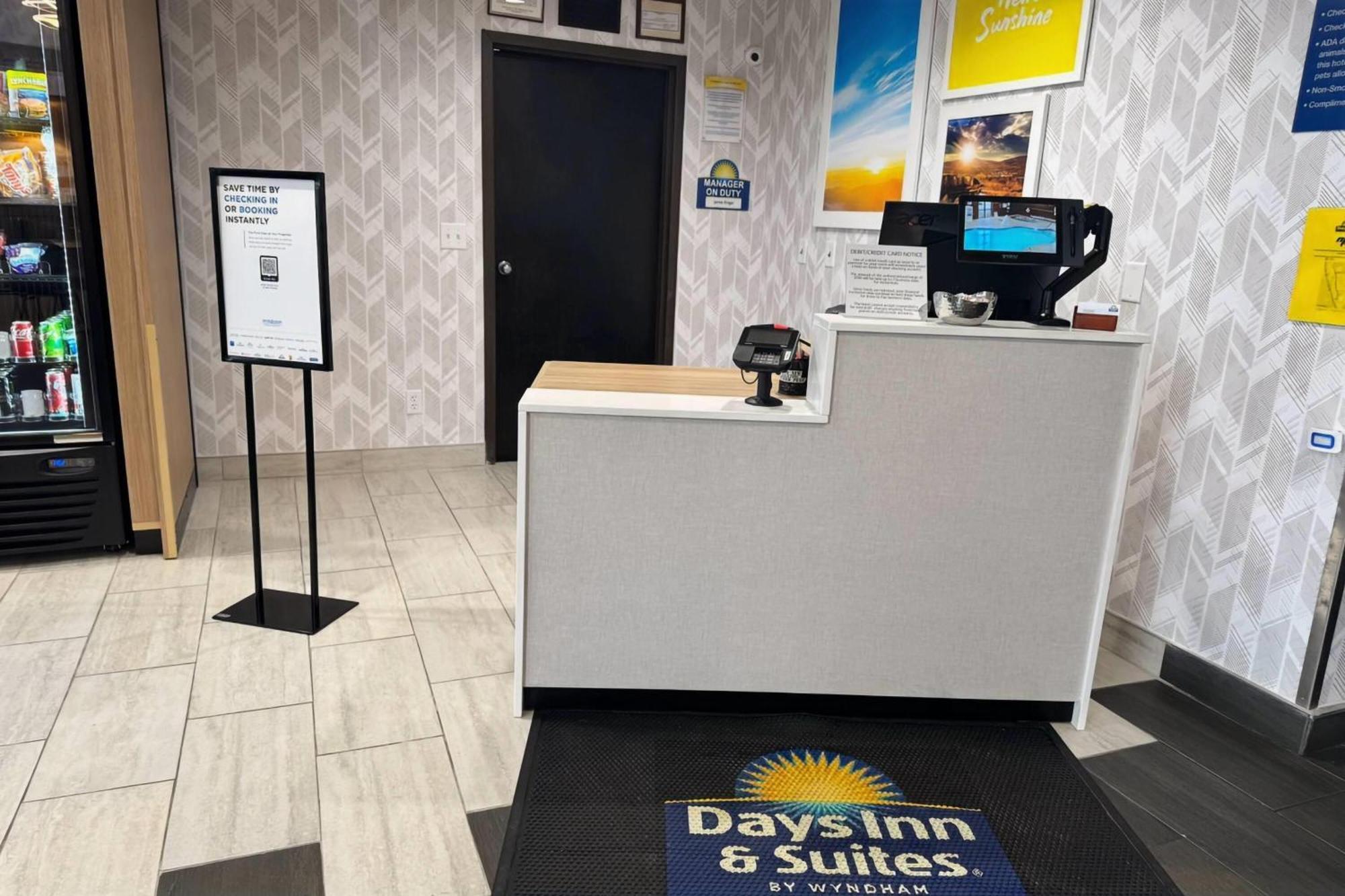 Days Inn & Suites By Wyndham Восау Екстер'єр фото